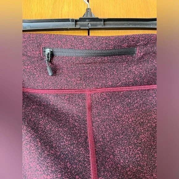 Lululemon Women’s Tight Stuff II-Reflective Details on Bottom of Leggings-Size 8 - Picture 4 of 12